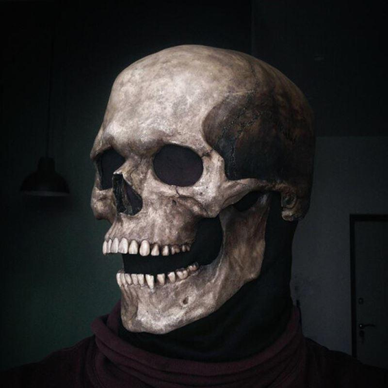 "Skrämmande unisex latex skelettmask för Halloween, realistisk design med markerade konturer och spöklikt uttryck."