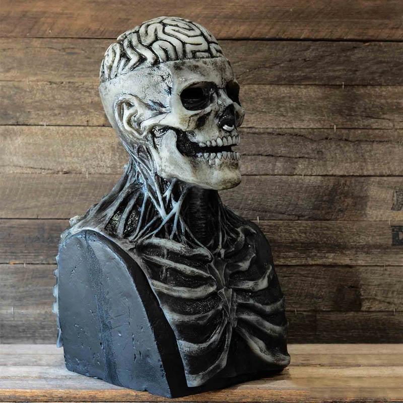 "Skrämmande unisex latex skelettmask för Halloween, realistisk design med markerade konturer och spöklikt uttryck."