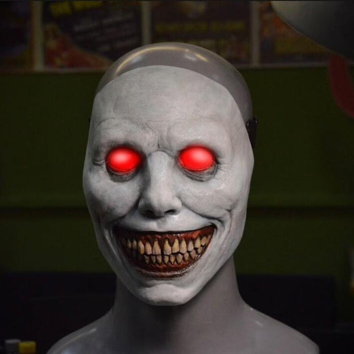 "Skrämmande vuxen latex Halloween mask, vit och grön design, för teater och fest, perfekt till kostymfester."