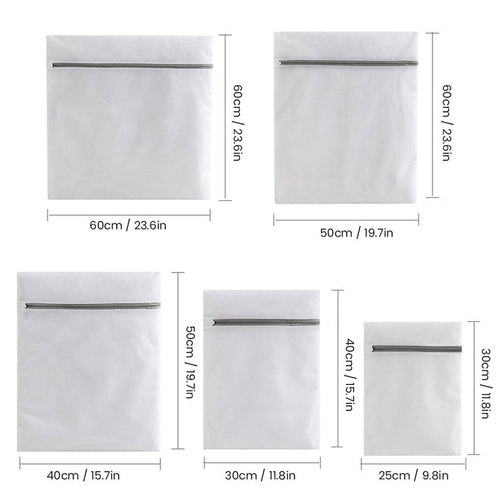 Skyddsnät för tvätt i vit polyester, slitstarkt nät för att skydda kläder från trassel och slitage under tvätt.