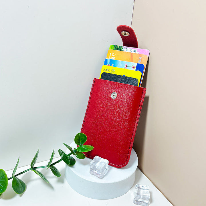 "Slank minimalistisk damkorthållare i PU-läder, flera färger, kompakt design med tryckknapp, plats för fem kort."