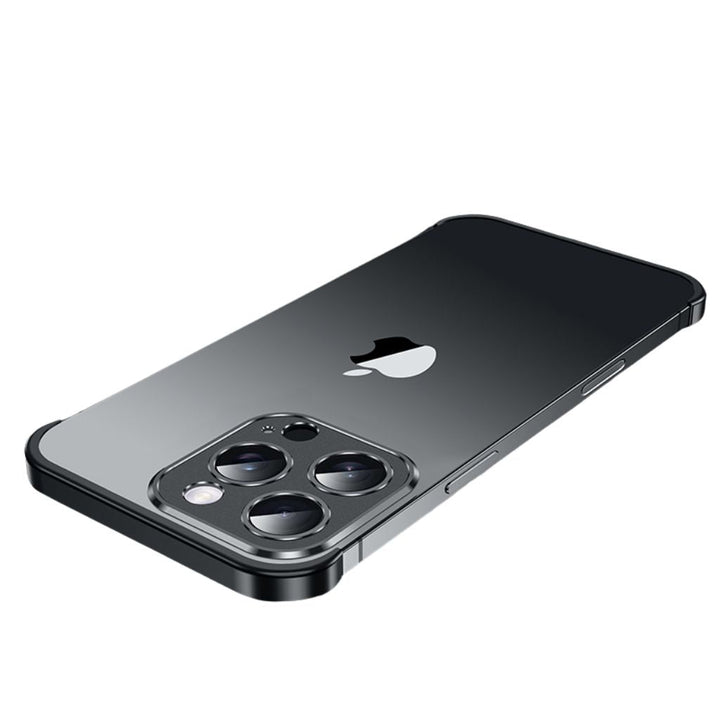 Svart minimalistiskt metallskal på en iPhone