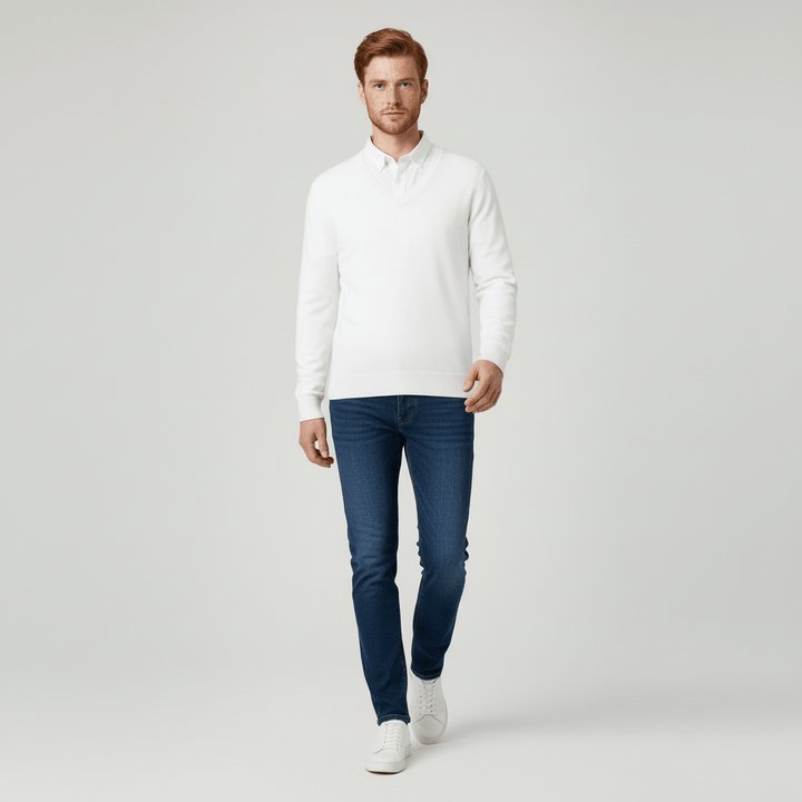 Dynamisk slim fit v-ringad herrtröja. Mångsidig för kontor, vardag och herrmode.
