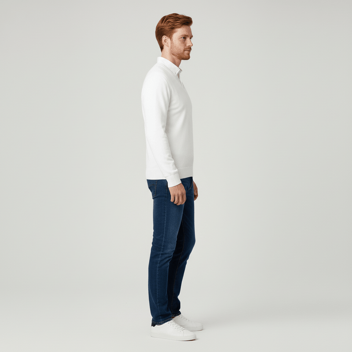 Herr slim fit v-ringad stickad tröja. Bekväm och stilren för vardagsbruk.