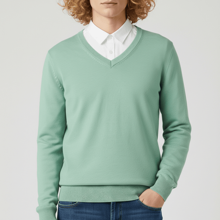 Tidlös design på v-ringad slim fit herrtröja. Ett måste i herrmodegarderoben.