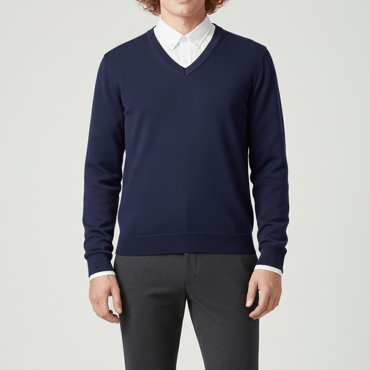 Samtida slim fit v-ringad herrtröja. Skarp stickad tröja för herrmode.