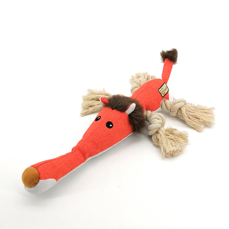Hund som leker med interaktiv tuggleksak, vilket bidrar till bättre munhälsa och rolig hundlek.