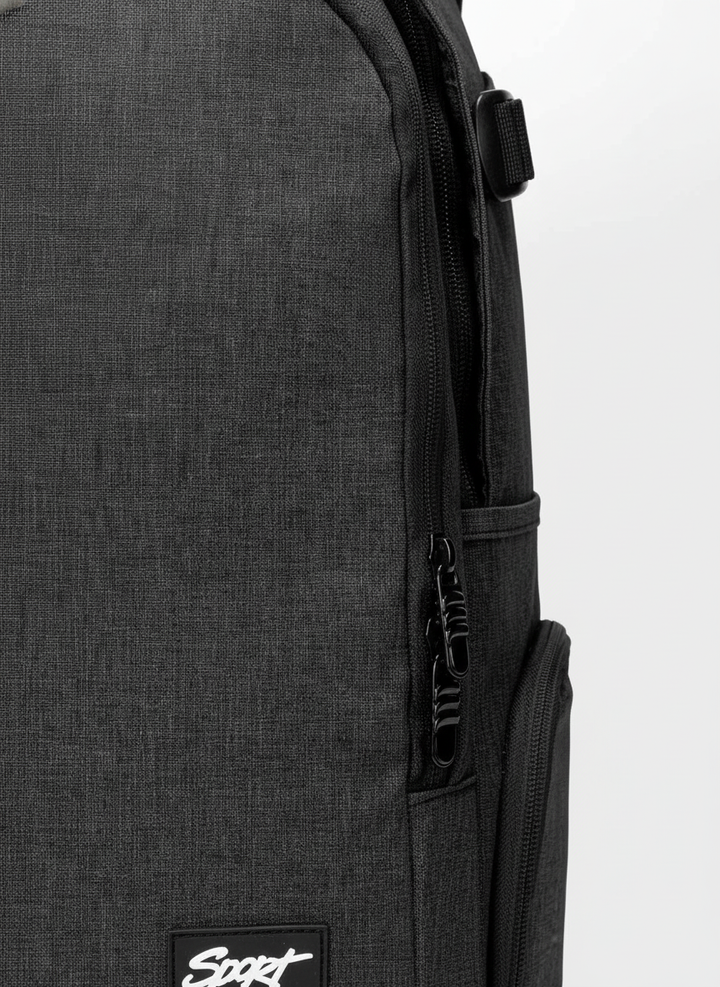 Organiserad reseryggsäck för weekendresor. Slimmad design, perfekt som handbagage eller pendlingsväska.