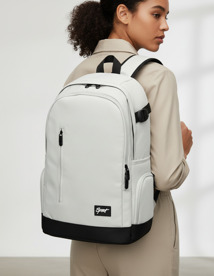 Svart unisex slim reseryggsäck. Mångsidig pendlingsväska och laptopväska för både arbete och resor.