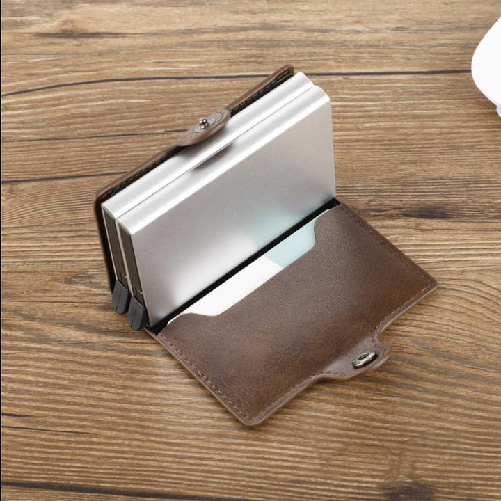 Mäns smart RFID-blockerande plånbok i brunt läder, stilren design, kompakt och rymlig.