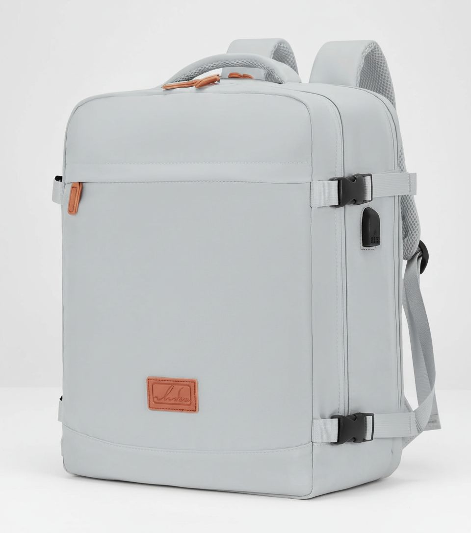 Kabinryggsäck för resor med separat laptopfack, USB-laddningsport & säkerhetsficka för trygga pendlingar.