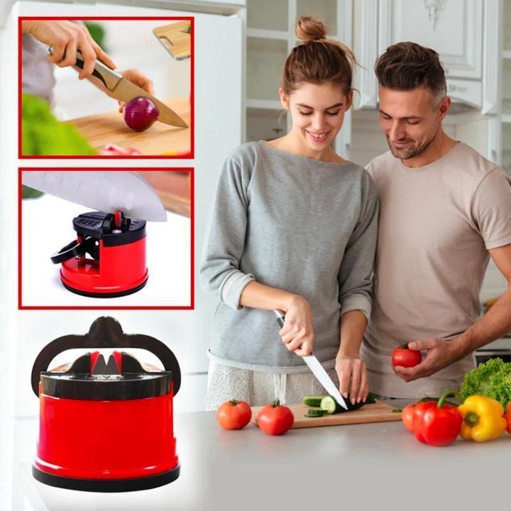 Smidig köksknivslipare med stark sugkopp i färgglad design för effektiv, säker slipning och skärpa med endast 3 svepningar.