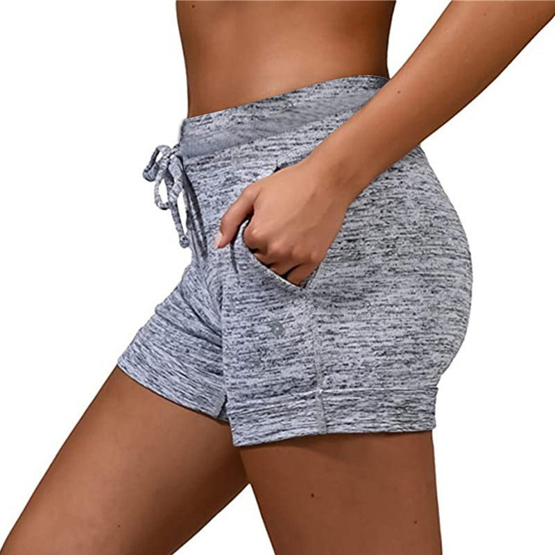 Snabbtorkande damshorts med mini-längd, elastisk midja och två fickor, perfekt för sommarmode och aktiviteter.