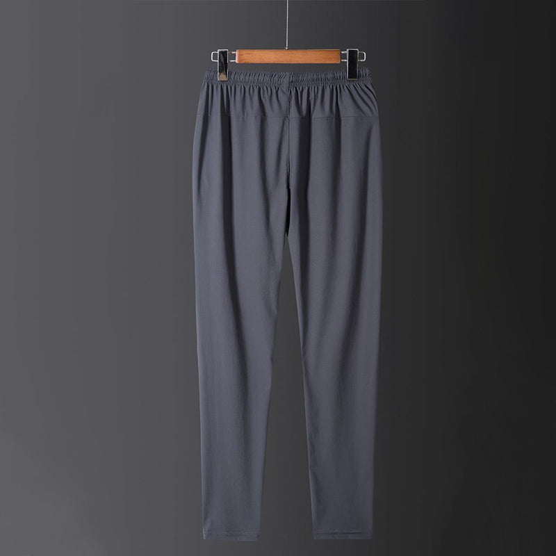 Snabbtorkande elastiska byxor för damer i andningsbart, supertunt material, perfekt för aktiva sommardagar.
