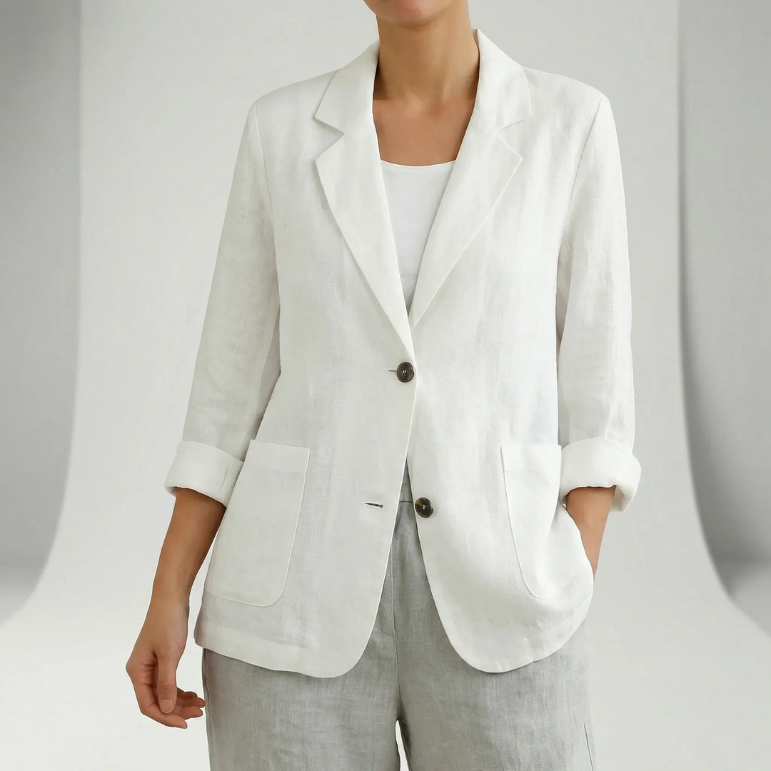 Tidlös damblazer Olivia. Stilren damkavaj med modern avslappnad passform, perfekt för business casual.