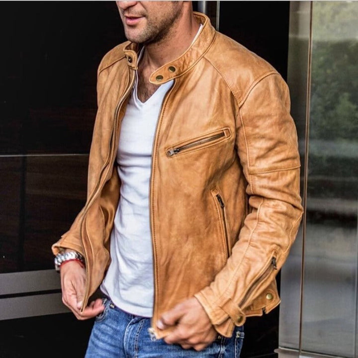 Snygg herrjacka i läder för hösten, med tidlös design och vädertåligt skydd. Perfekt för urban casual stil.