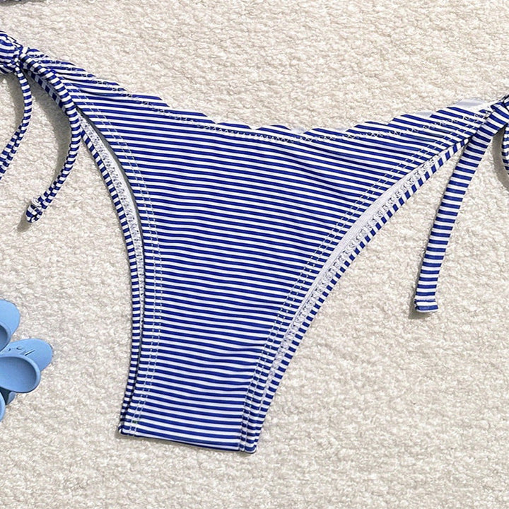 Triangelbikini-set för dam med volangdetaljer och bekväm passform för sommarens bad.