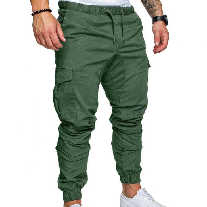Snygga svarta herr-cargobyxor med flera fickor, perfekta för fritid och äventyr. Funktionell design.