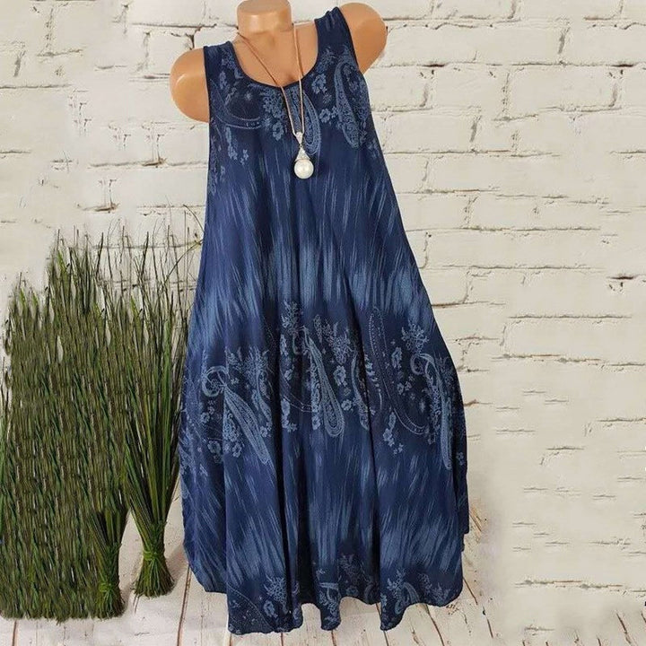 Bohemisk sommarklänning för kvinnor, ärmlös design, bekvämt lätt material, perfekt för sommardagar.
