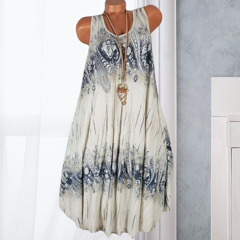 Bohemisk sommarklänning för kvinnor, ärmlös design, bekvämt lätt material, perfekt för sommardagar.