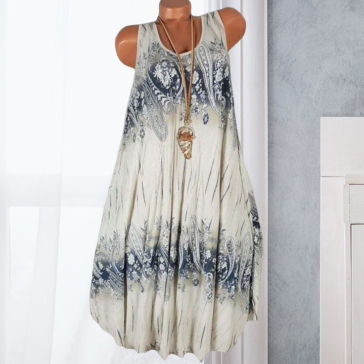 Bohemisk sommarklänning för kvinnor, ärmlös design, bekvämt lätt material, perfekt för sommardagar.