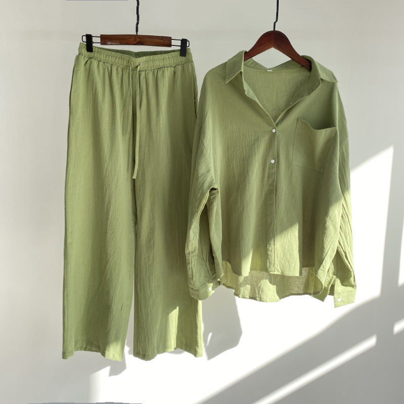 Sommarkostym för dam i vintage stil, bomull och linne. Avslappnad passform, V-ringad, långärmad, neutral färg.