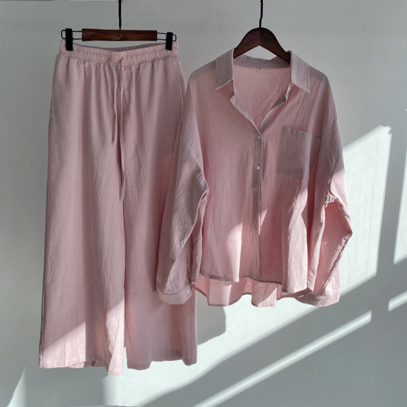 Sommarkostym för dam i vintage stil, bomull och linne. Avslappnad passform, V-ringad, långärmad, neutral färg.