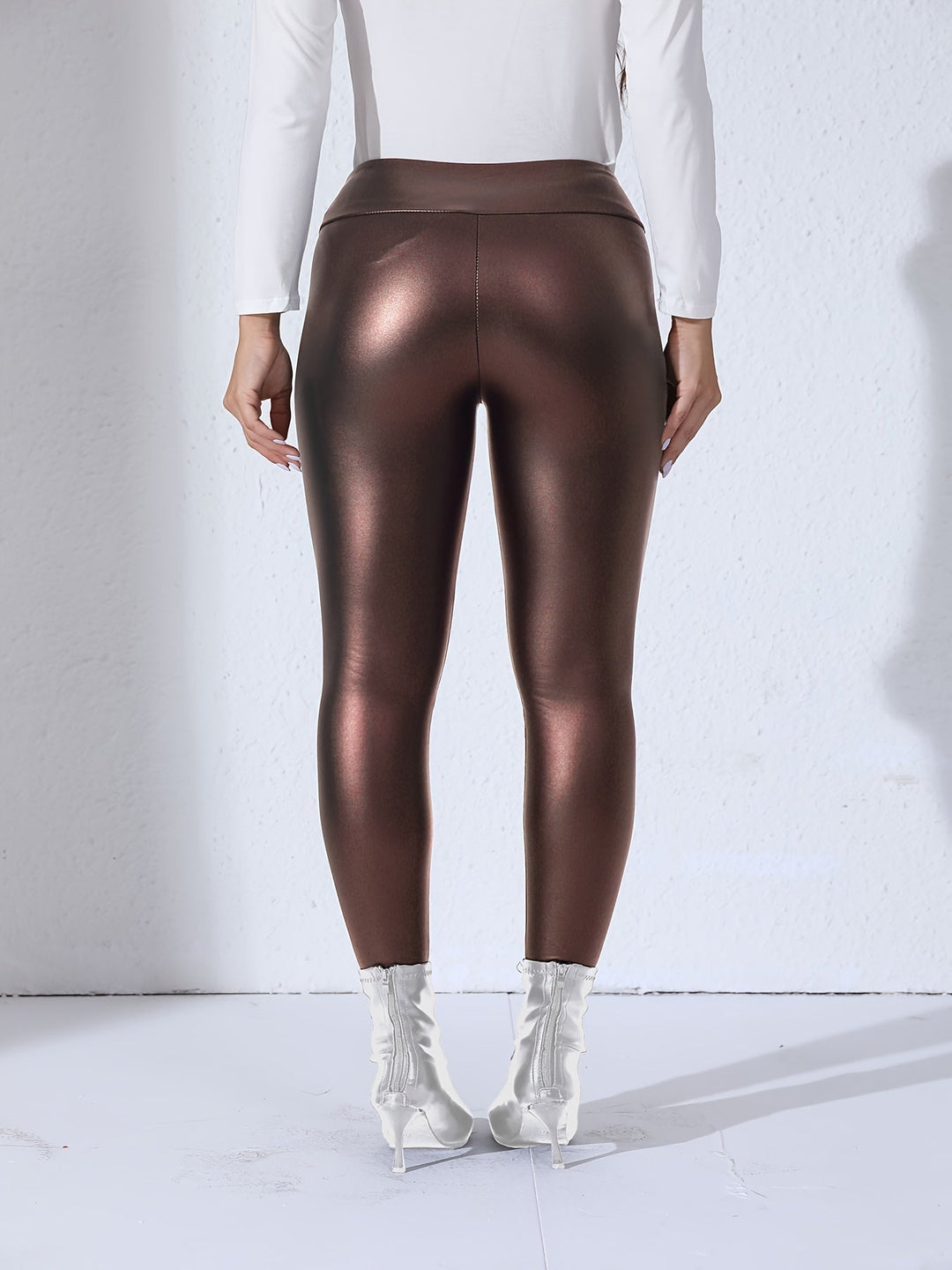 Glansiga damleggings i khaki med stretch för optimal komfort