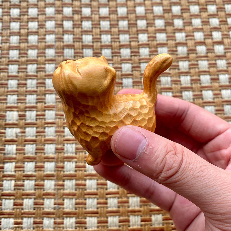 "Söt handgjord träkatt skulptur 5cm, elegant linjer, detaljarbete i buxbom, perfekt dekorationsaccessoar."