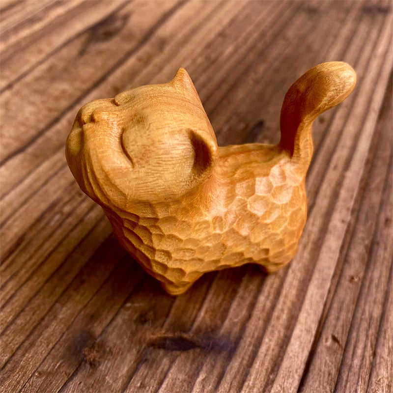 "Söt handgjord träkatt skulptur 5cm, elegant linjer, detaljarbete i buxbom, perfekt dekorationsaccessoar."