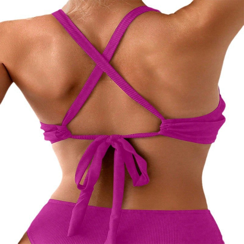 Magenta sportig bikiniöverdel med korsettdesign för dam. Stilrent strandmode, bekväma badkläder.
