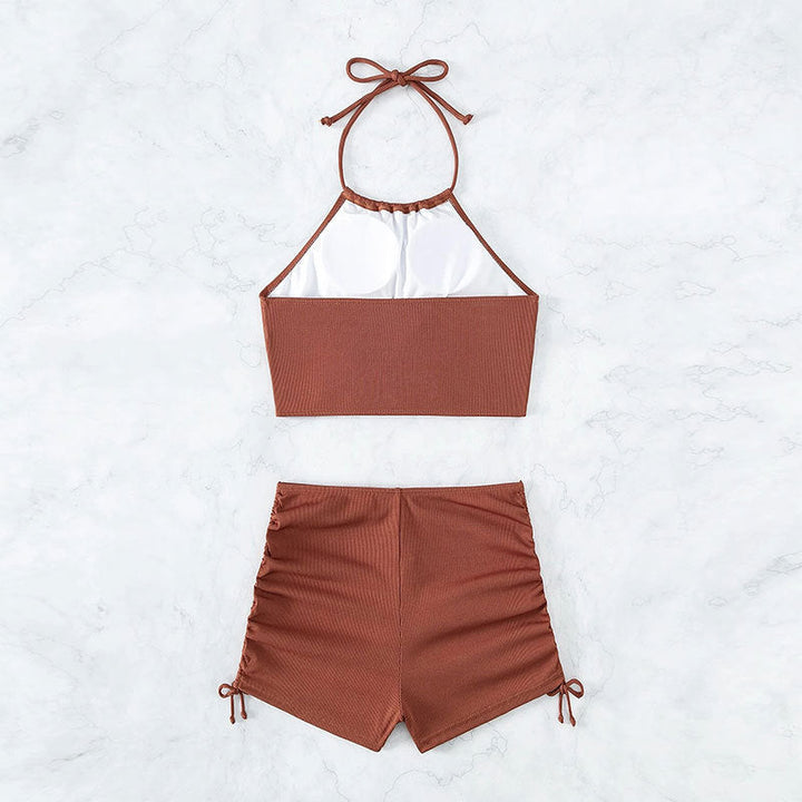 Dam sportig bikiniset i svart med justerbara axelband och elegant vikdesign. Perfekt strandmode för pool & sommar.