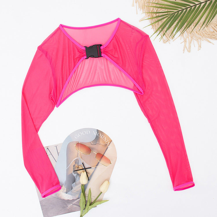 Modern långärmad cropped damtopp med unikt spänne. Sportig och elegant för aktiva kvinnor.