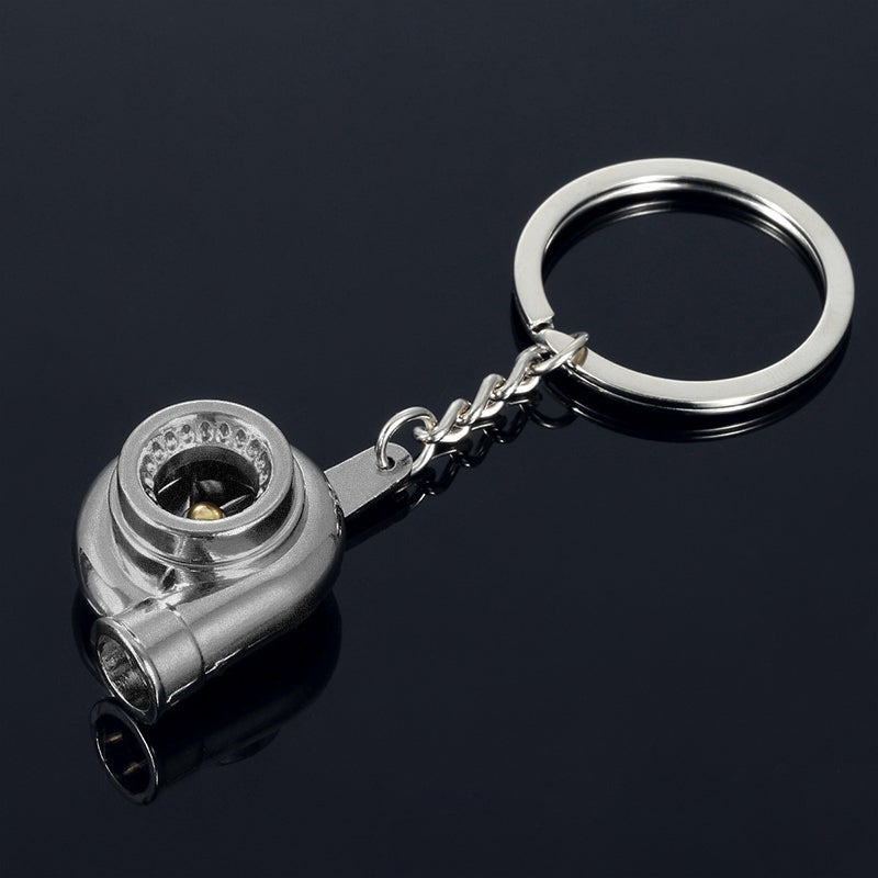 "Sportig mini turboladdare nyckelring i matt krommetall, elegant bilentusiast-tillbehör med unik design."