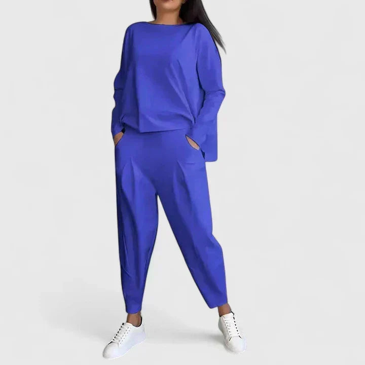 Stilfull tröja från det beiga damsettet kombinerat för en avslappnad look