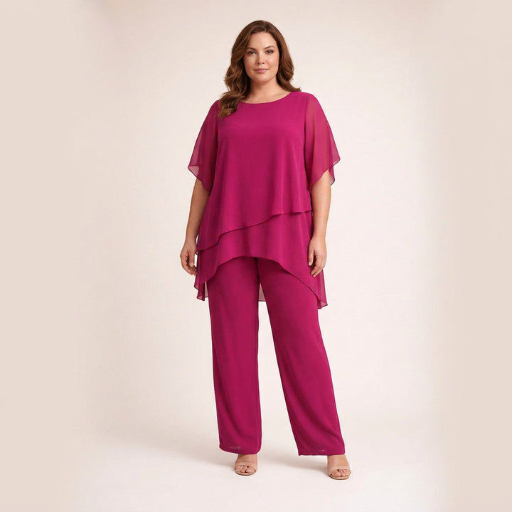 Kvinna i rosa luftigt tvådelat set med blus och byxor