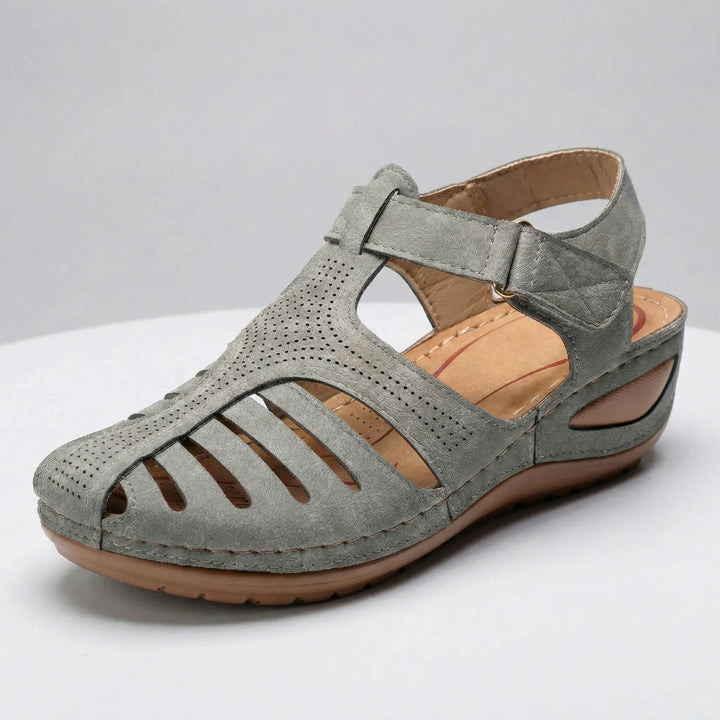 Chloe damsandaler: bekväma slip-on skor med fotvalvsstöd, sluten tå & halkfri sula.