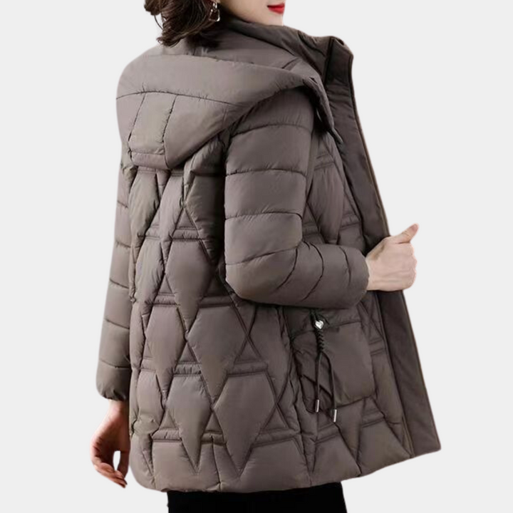 Trendig pufferjacka för dam, varmfodrad och elegant, idealisk för höst och vintermode.