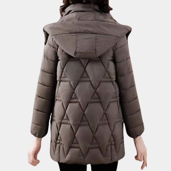 Modeinspirerad damvinterjacka, värmande och elegant. Ett måste för den modemedvetna.