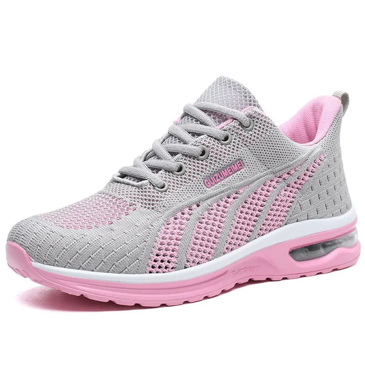 Modern damsneaker, lättviktig, vadderad och bekväm. Perfekt som promenad- eller vardagssko.