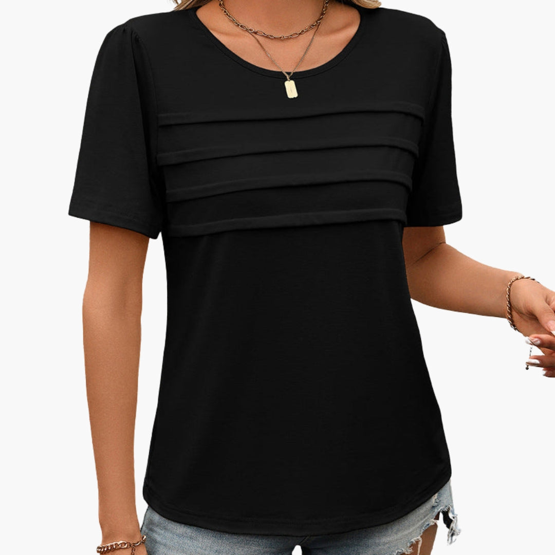 Bekväm dam t-shirt med rund hals och unika frontpaneler. Kortärmad topp för stilfullt vardagsmode i sommar.