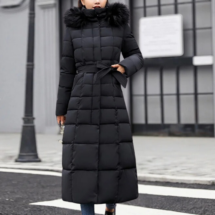 Elegant dam vinterjacka i stilren pufferdesign, idealisk för att stå emot kyla med både värme och modekänsla.