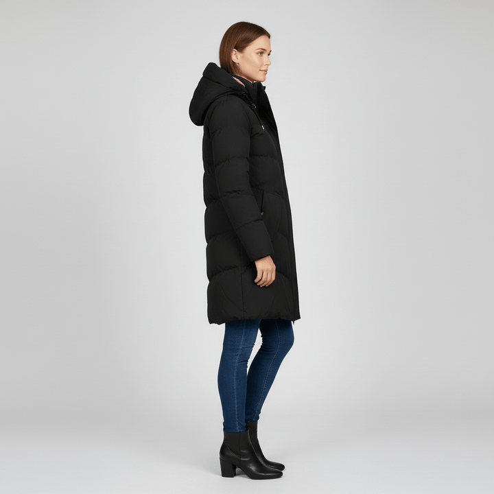 Figursydd damvinterjacka med huva, elegant design för optimal värme och komfort.