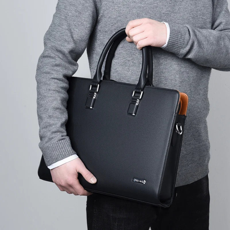 Man bär en stilren aktväska för laptop, perfekt som professionell pendlarväska. Organiserad arbetsväska.