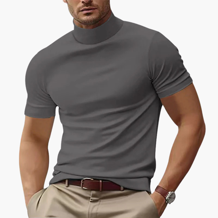 Klassiskt basplagg: Herr T-shirt med polokrage och korta ärmar, för en stilren och bekväm sommar.