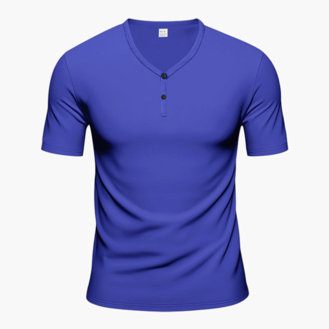 Modern V-ringad herr t-shirt med knappslå. Bekväm sommartröja och stilrent basplagg för alla dagar.