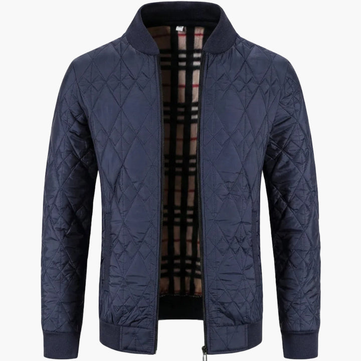Blå quiltad herrjacka med lätt vaddering. Mångsidig höstjacka/vårjacka i stilren design.