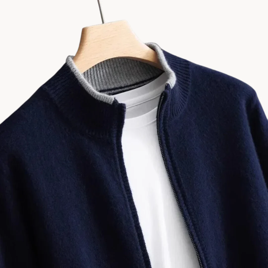 Herrkofta med dragkedja i stilren regular fit. Stickad cardigan för män, perfekt till casual look.