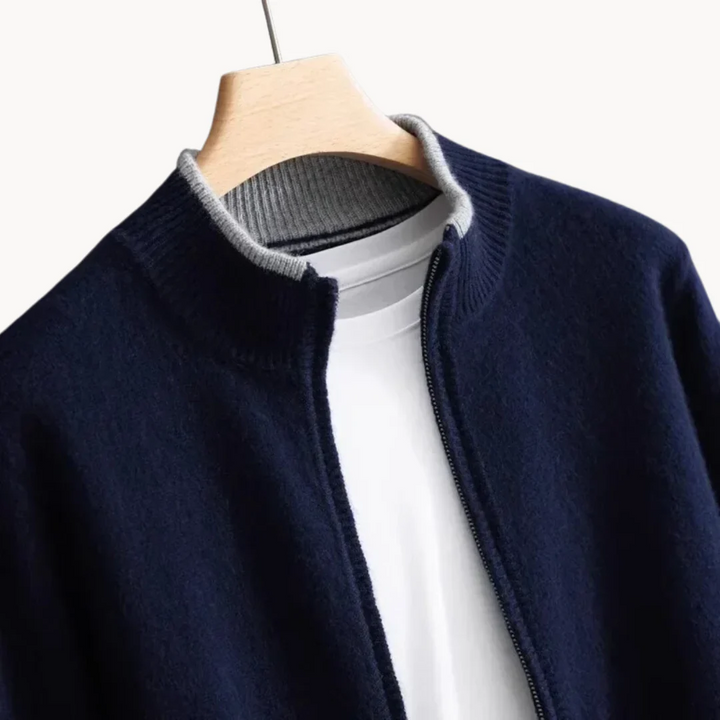 Herrkofta med dragkedja i stilren regular fit. Stickad cardigan för män, perfekt till casual look.
