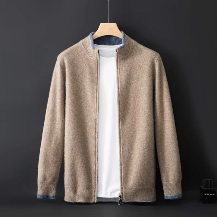 Bekväm stickad cardigan för män med praktisk dragkedja. Tidlös överdel för vår/höst.
